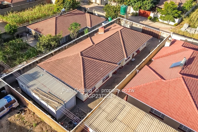 House for sale in Waterfalls/Picnic Park Area (Sole Mandate)