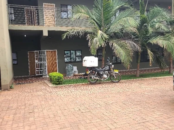 2 Bedroom Flat & Apartment