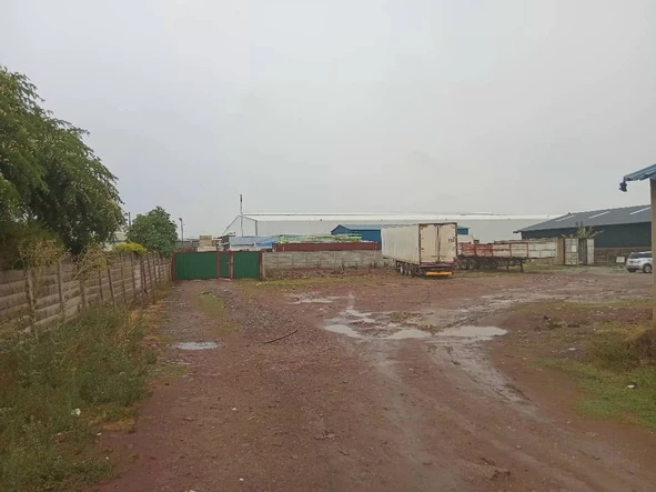 Commercial & Industrial Land