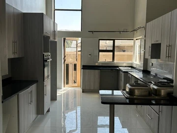 3 Bedroom Flat & Apartment