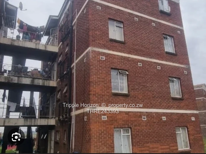 Mufakose 2-Bed Flat — Modern Fitted Kitchen & Parking