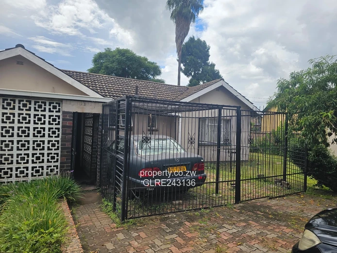 Mabelreign 3-Bed House — Garden, Garage & Staff