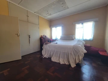 2 Bedroom Flat & Apartment
