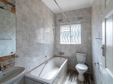 4 Bedroom Flat & Apartment