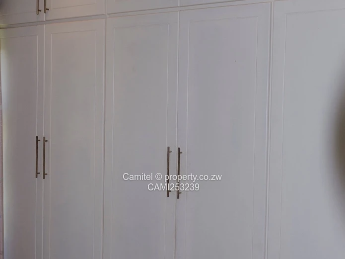Spacious 4-Bed Arlington Home on 2000 m² with Borehole