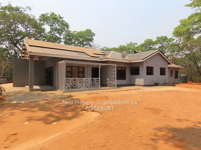 Townhouse Modern - 6 Bed House in Rolf Valley!