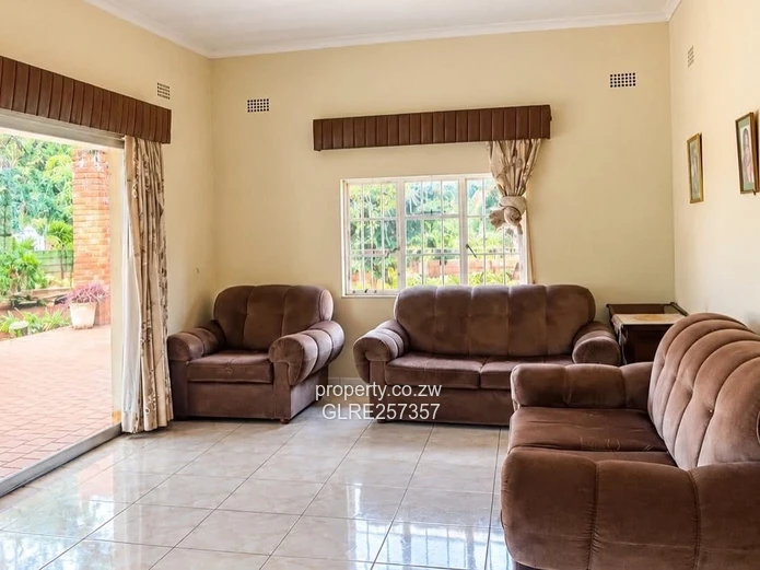 Highlands 4-Bed Home — Parquet Floors, Modern Kitchen, Borehole