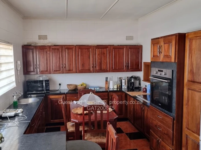 Spacious House with Cottage for Sale in Sunninghill, Bulawayo