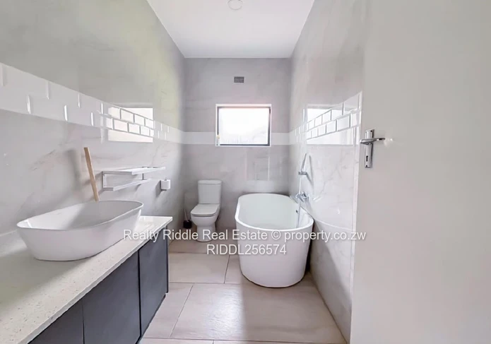 Stunning 6 bedrooms house in Mt Pleasant heights phase 1