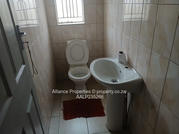 Modern Family Home with Solar Power in Glenview 1 Riverside