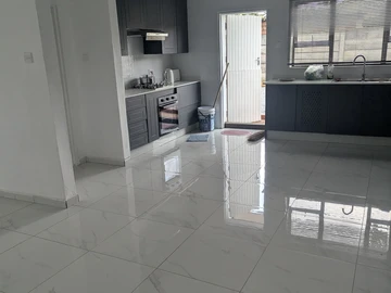 2 Bedroom Flat & Apartment