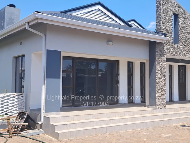 Neat Townhouse in Westgate