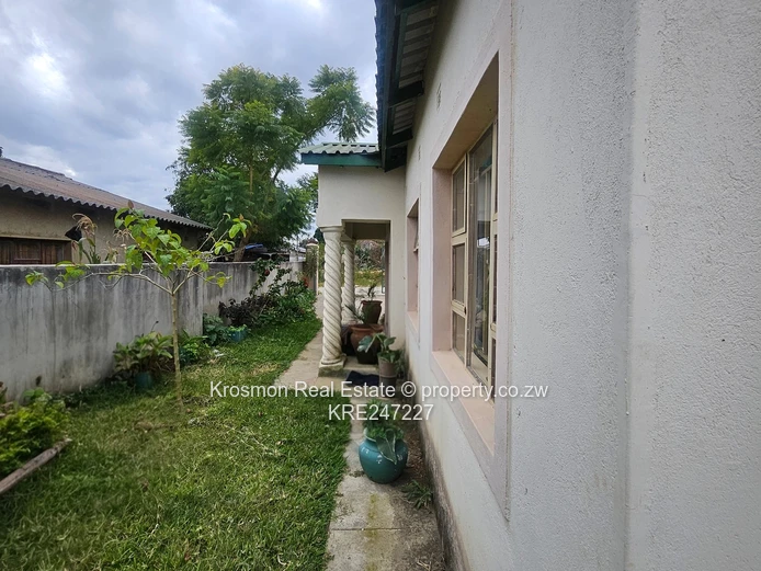 Cherutombo Gated walled 3-Bed with Garden, En-Suite & Decorative Ceilings — Marondera (Sole Mandate)
