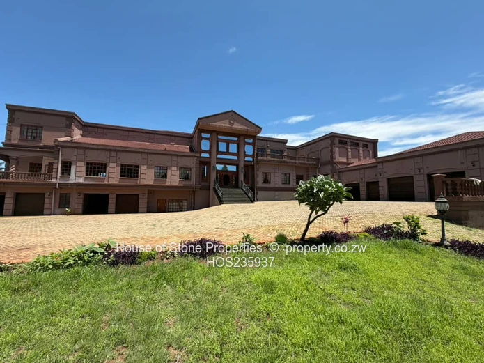 Hogerty Hill: Grand 8-Bed Mansion with Pool