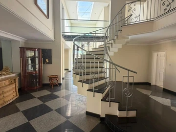 6 Bedroom House