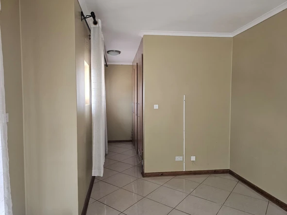3 Bedroom Flat & Apartment