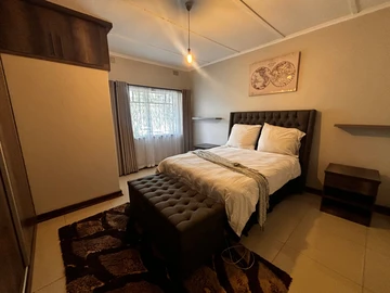 2 Bedroom Flat & Apartment