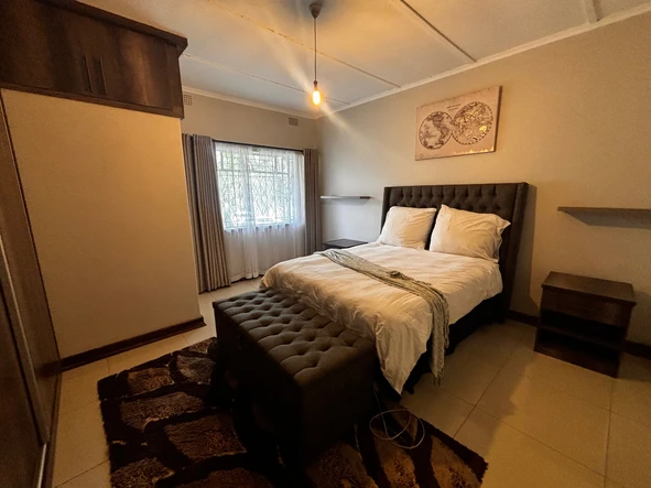 2 Bedroom Flat & Apartment