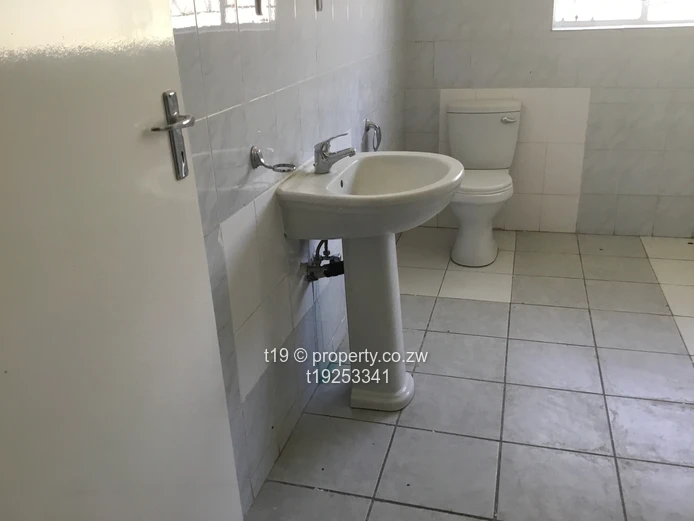 Spacious 4 bed house pus 3 bed cottage