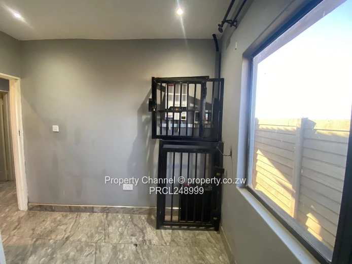 Glaudina 3-Bed: Modern Tiles, Built-ins & Borehole