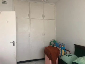 2 Bedroom Flat & Apartment