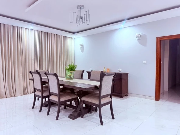 6 Bedroom House