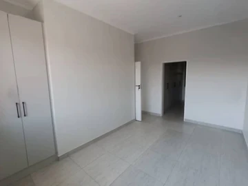 2 Bedroom Flat & Apartment