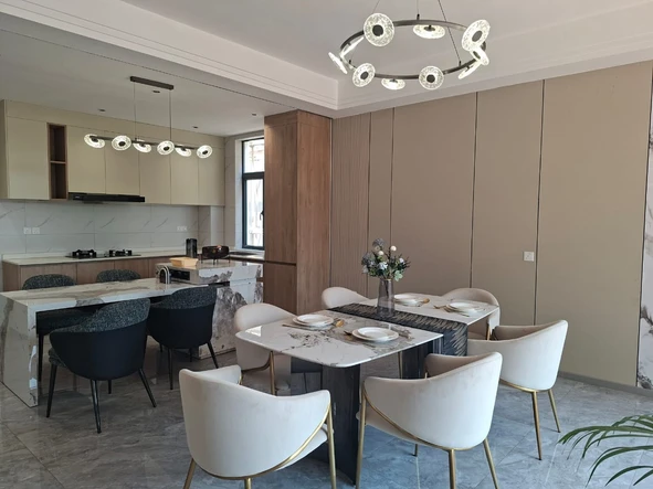 4 Bedroom Flat & Apartment