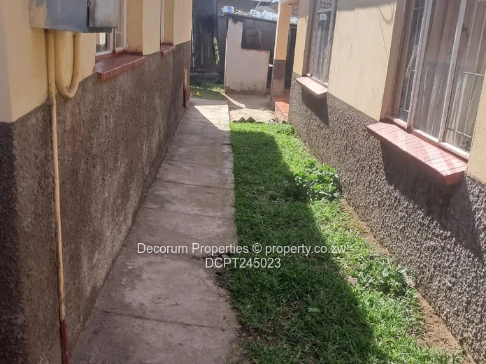 Spacious 4-Bed Home in Waterfalls- Mainway Meadows with Borehole