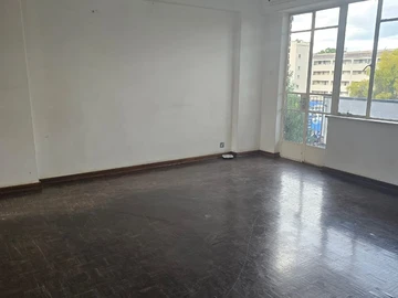 2 Bedroom Flat & Apartment