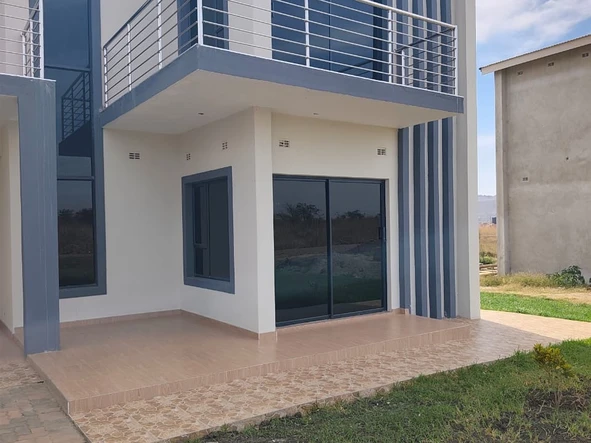 4 Bedroom Flat & Apartment
