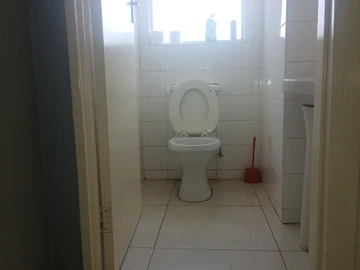 2 Bedroom Flat & Apartment