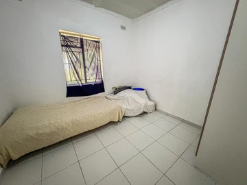 6 Bedroom House