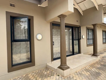 3 Bedroom Flat & Apartment