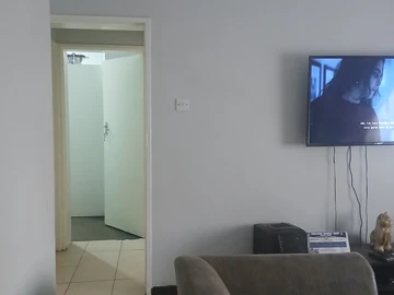 2 Bedroom Flat & Apartment