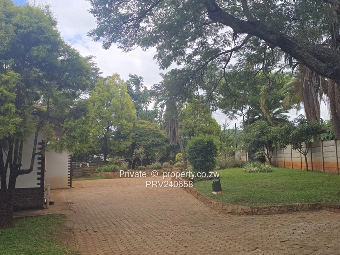 Spacious 6-Bedroom Dream Family Retreat with Stunning garden & Panoramic View