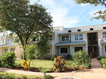Stylish 2-Bedroom Garden Flat In Victoria Falls