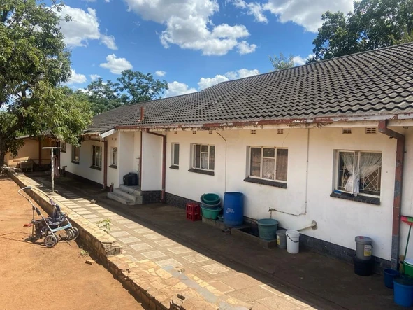 4-Bedroom Home on Expansive 4600 m² in Chiredzi