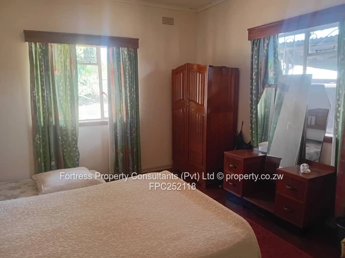 Spacious 3-Bed Home on 9 136m² with Massive Re-Development Potential
