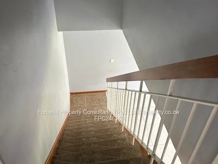 Renovated 3-Bed Duplex Townhouse with Fitted Kitchen & Borehole in Avenues