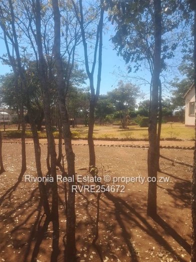 Walled 2000m² Leafy Stand on Tarred Main Road - Gletwin Park