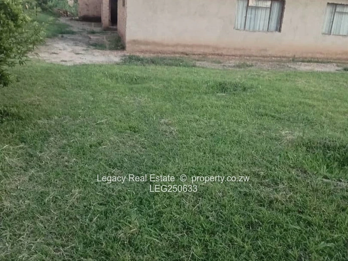 Chinhoyi 7-Bed Home on 2760m² — Garden & Verandah (Sole Mandate)