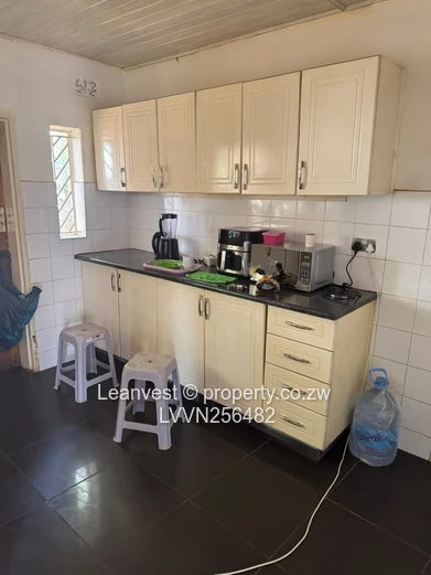 Bloomingdale 3-Bed: Fitted Kitchen, Main En-suite & Driveway
