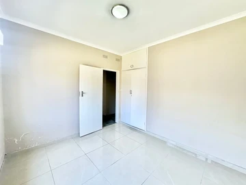 2 Bedroom Flat & Apartment