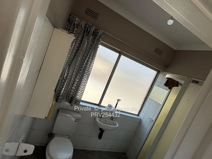 One bedroom cozey flat gunhill (Sole Mandate)