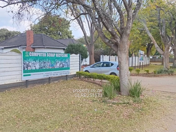 Renovator's 4-Bed Eastlea Home on 1300 m² with Pool & Borehole