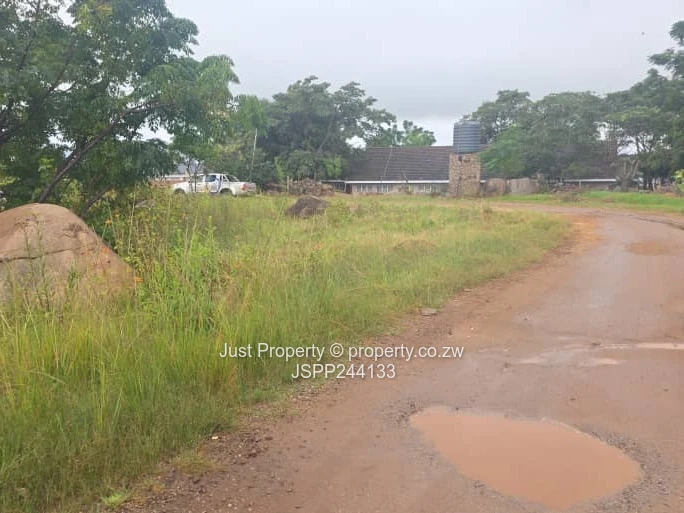 Manresa 2,169 m² Stand on Tarred Road – Sloping, Treed (Sole Mandate)