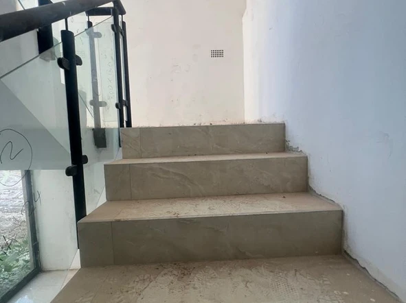 4 Bedroom Flat & Apartment