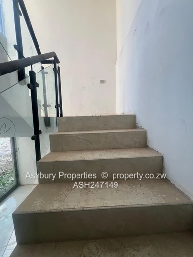 Bright 4-Bed Monavale Flat — Tiled, Fitted Kitchen, 24hr Security