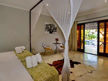 Hotel & Lodge
